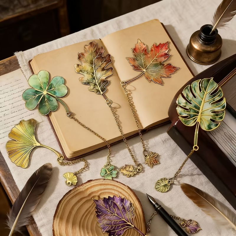 فاصل كتاب بتصميم ورقة شجر عتيق - مراجعة Vintage Fashion Books وسعره