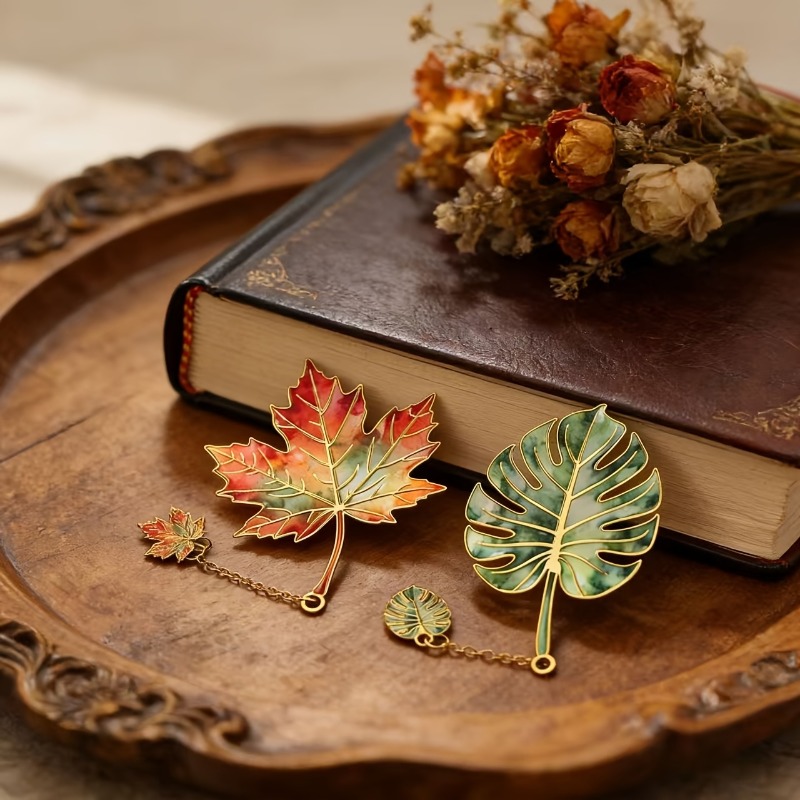 فاصل كتاب بتصميم ورقة شجر عتيق - مراجعة Vintage Fashion Books وسعره