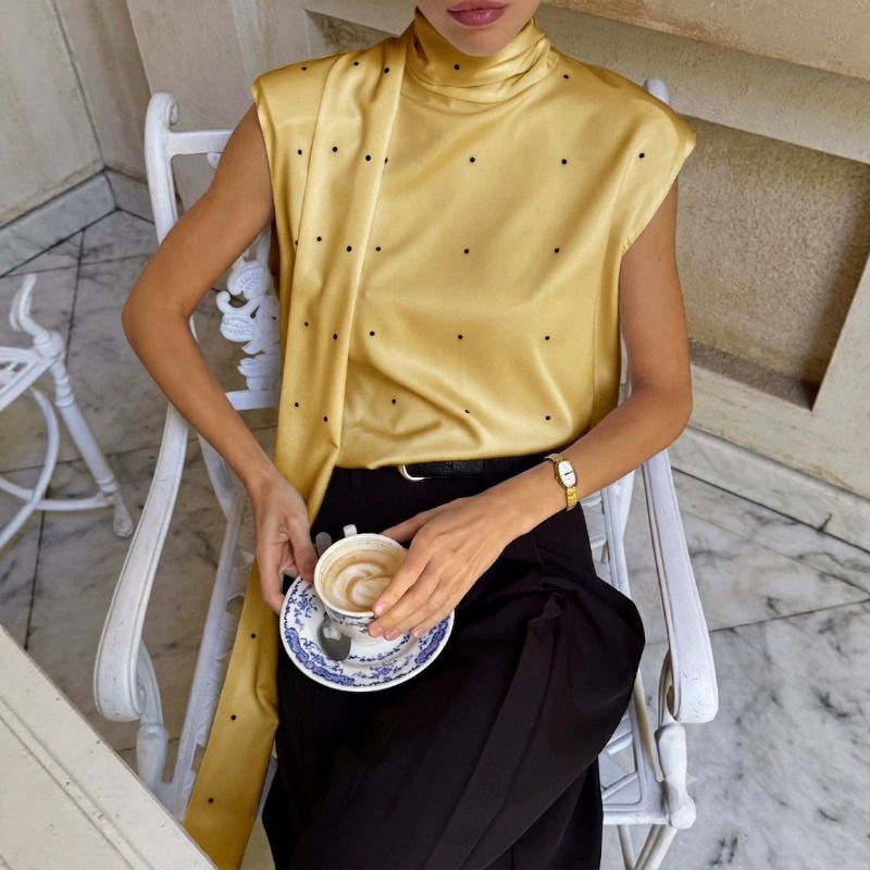 بلوزة نسائية بدون أكمام بياقة  - مراجعة Vintage Fashion Vogue وسعره
