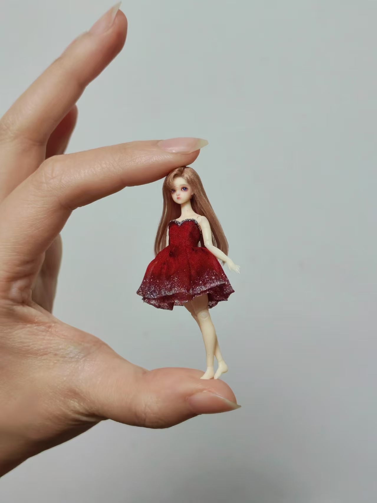 دمية فتاة صغيرة قابلة للتحريك  - مراجعة Vintage Fashion Doll وسعره
